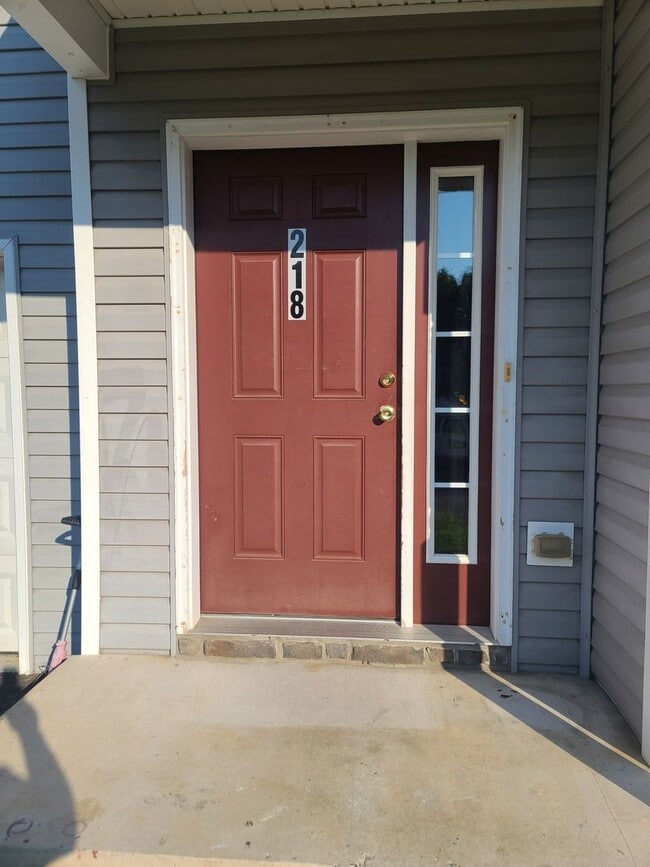 Building Photo - 3 Bedroom Townhouse for Rent in Waynesboro!