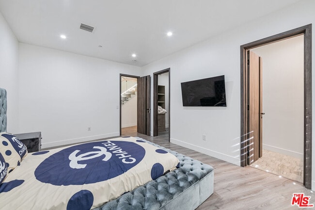 Building Photo - 6181 Temple Hill Dr