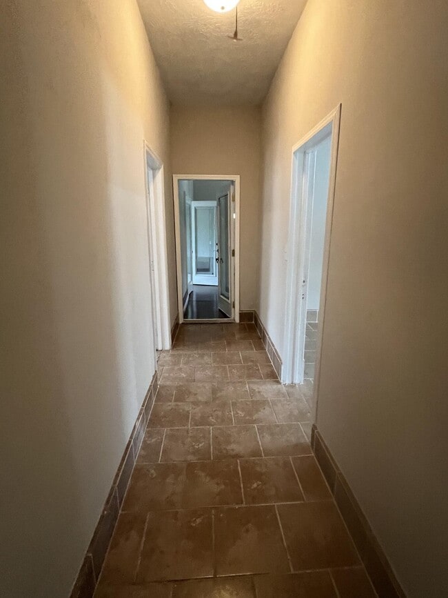 Building Photo - 214 W Buena Vista Ave