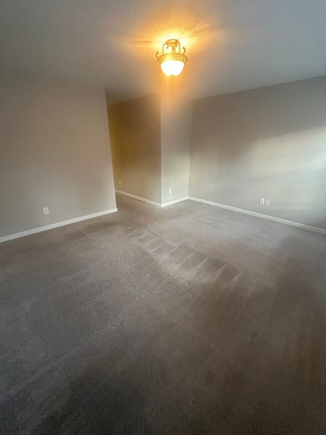 Building Photo - 3 Bedroom 2.5 Home in NE Columbia MOVE IN BY 2/28/26 26 RECEIVE $300 OFF FIRST MONTH'S RENT!!!!!!