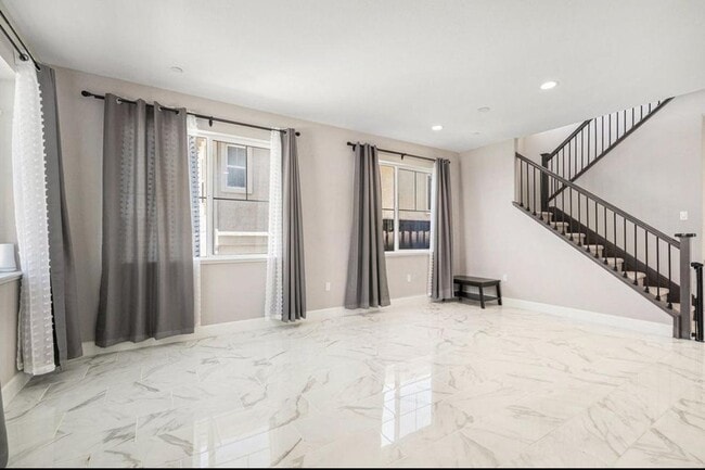 Building Photo - 31 Cortina Dr