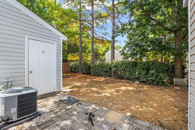 Building Photo - Great 2 bdrm Townhome in Steele Creek area...
