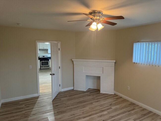 Building Photo - 4433 3/4 Towne Ave