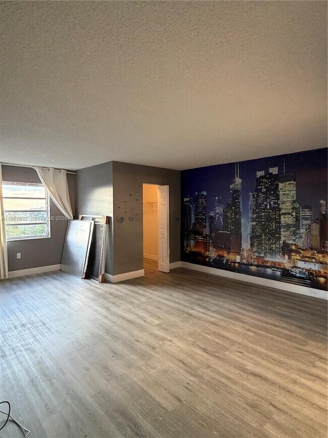 Building Photo - 3910 Inverrary Blvd