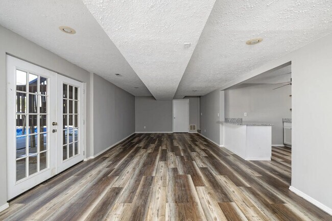 Building Photo - 4 Bed 3 Bath 2 Car Garage -In Ground Pool