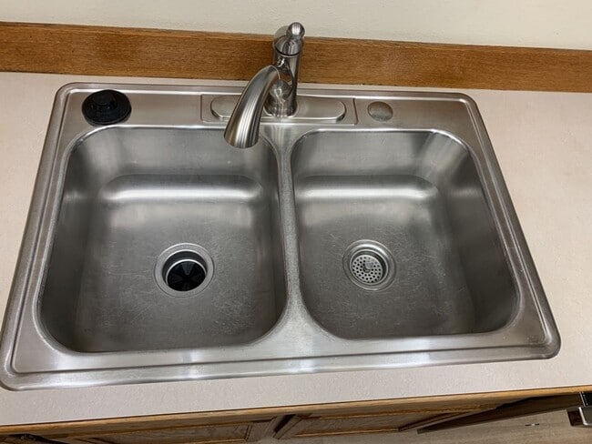 Building Photo - 3 Bed 2 Bath House~ Kenton Neighborhood~ Large Trees plus  W/D Hook Ups!