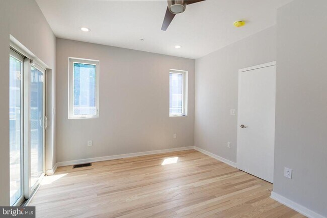 Building Photo - 1351 S Myrtlewood St