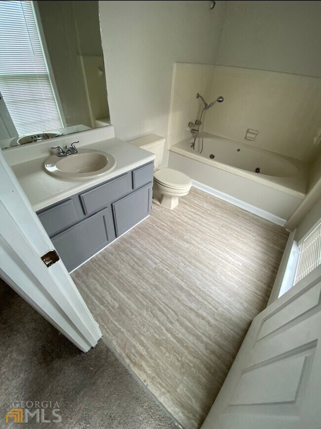 Building Photo - 2110 Country Walk Way SE