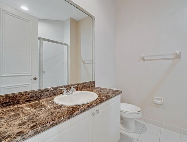 Building Photo - 10513 Versailles Blvd