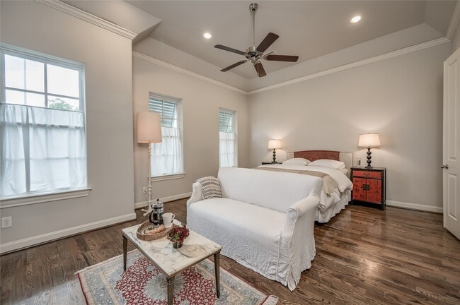 Building Photo - 266 E 28th St