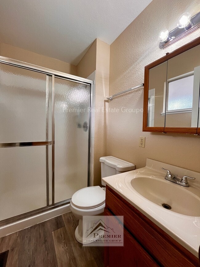 Building Photo - 1304 Rainier Dr
