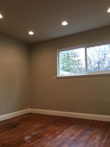 Building Photo - 7677 Sycamore Dr