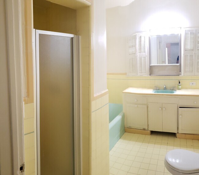 bathroom #2:shower, sink, vanity - 11043 Ophir Dr