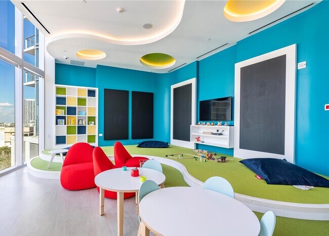 Building Photo - 851 NE 1st Ave