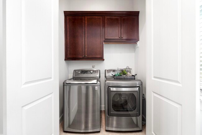 Building Photo - 612 W 27th St