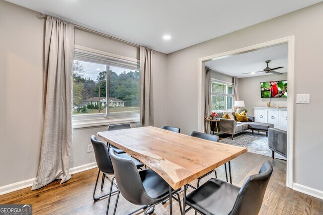 Building Photo - 597 South Gordon Rd SW