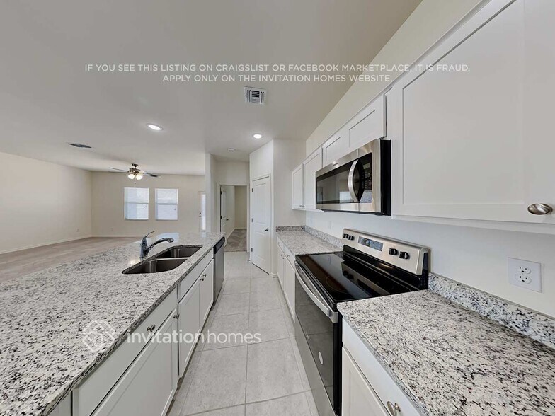 Building Photo - 35562 W Santa Clara Ave