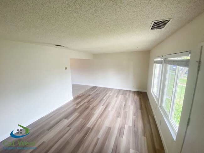 Building Photo - $3195-Updated Two Story Town Home in Bloss...