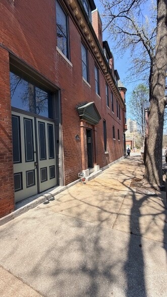 Building Photo - 4400 Laclede Ave