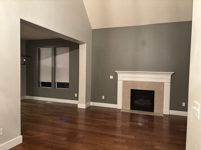 Building Photo - Wonderfully Designed Craftsman Home with P...
