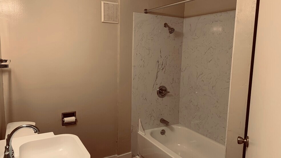 Building Photo - 2047 20th Ave