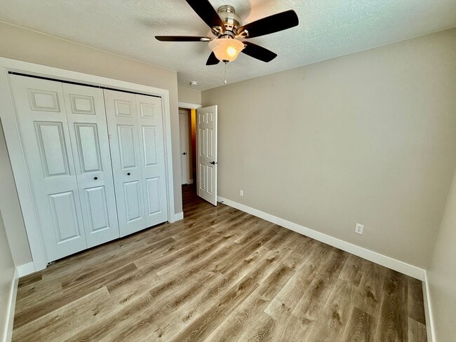 Building Photo - 389 E 500 S