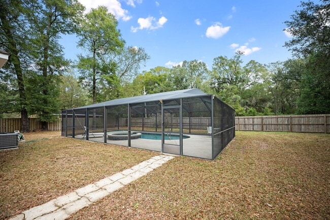 Building Photo - 11750 Village Green Dr