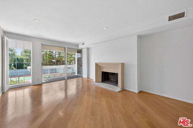 Building Photo - 4346 Redwood Ave