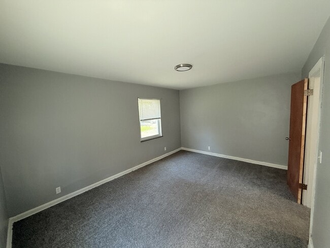 Building Photo - 3135 Mozart Ave