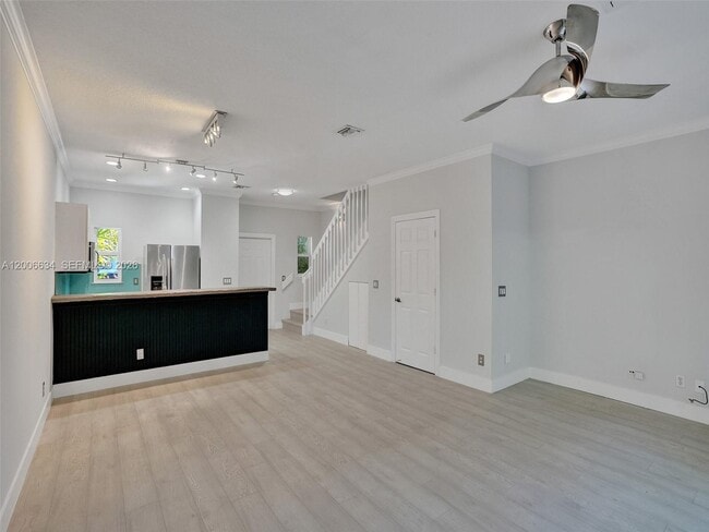 Building Photo - 835 NE 19th Ave