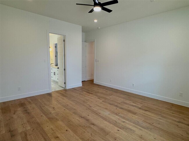 Building Photo - 5206 Country Club Dr