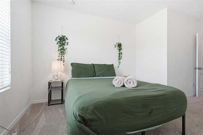 Building Photo - 10425 Red Carpet Ct