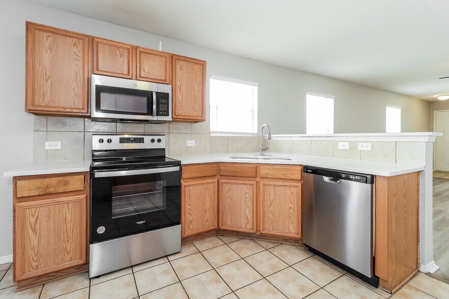 Building Photo - 4524 Waterford Dr