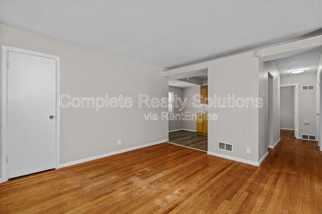 Building Photo - 10721 Spring Garden Dr