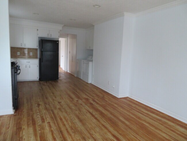 Building Photo - 5010 Walker St