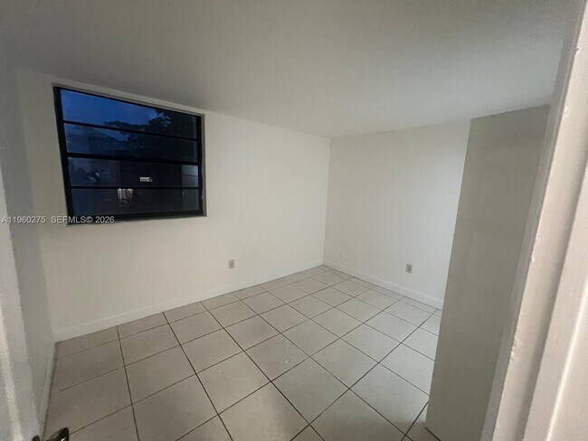 Building Photo - 3611 SW 117th Ave