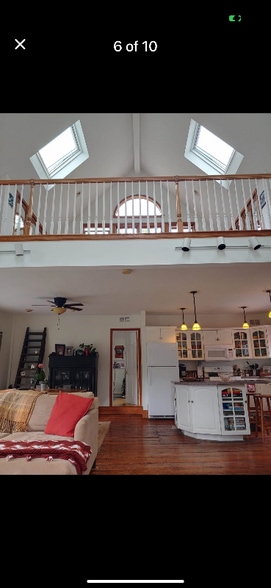 Primary Photo - 132 Summer St