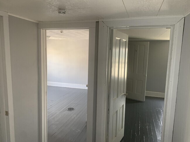 Building Photo - 323 Boyd Ave
