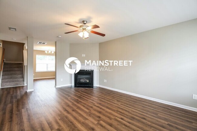 Building Photo - 4 Bedroom Pet-Friendly Home in Greensboro, NC with Main Street Renewal