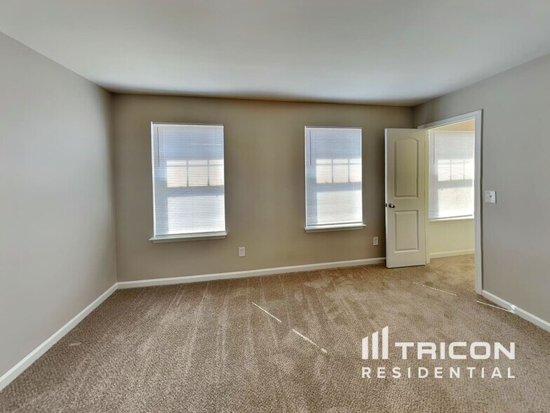 Building Photo - 120 Altondale Dr