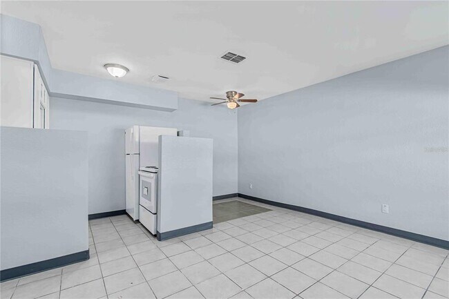 Building Photo - 140 112th Ave N