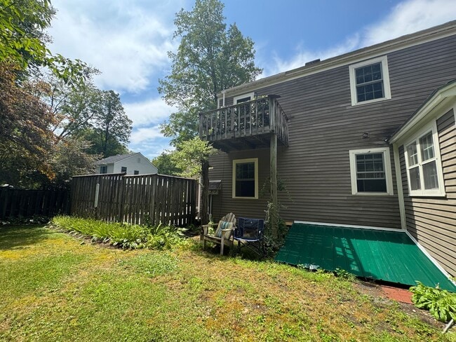 Building Photo - Beautifully Furnished Three Bedroom Home