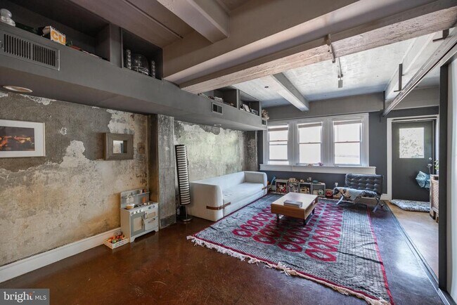 Building Photo - 144-50 W Laurel St