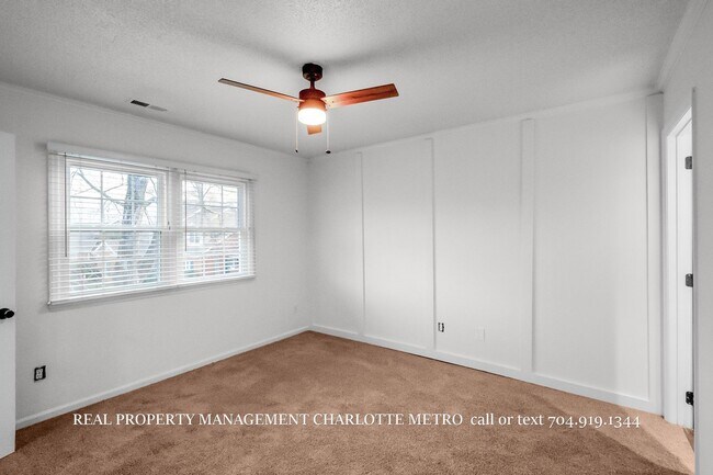 Building Photo - Charming HOME in Prime South Charlotte Location!