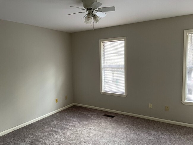 Building Photo - Spacious 3-Bedroom Townhome in Ballantyne Area