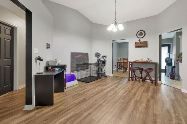 Building Photo - 3 Bedroom in Navarre! Move In $200 off 1st...