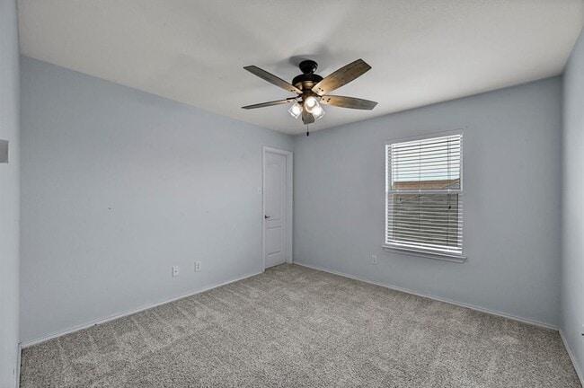 Building Photo - 214 Briarwood Dr