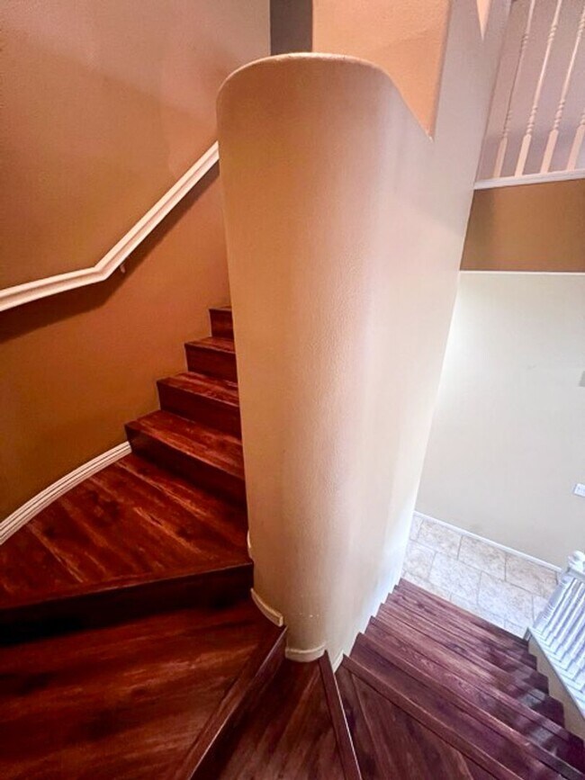 Building Photo - 5 bedroom Winchester home with a 3 car garage for LEASE!