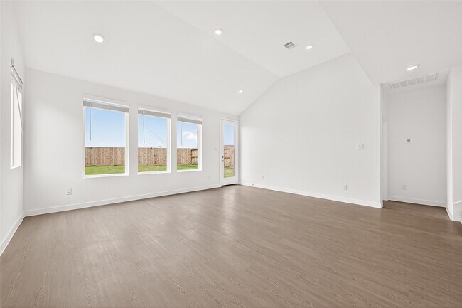 Building Photo - 31838 Blossom Ln