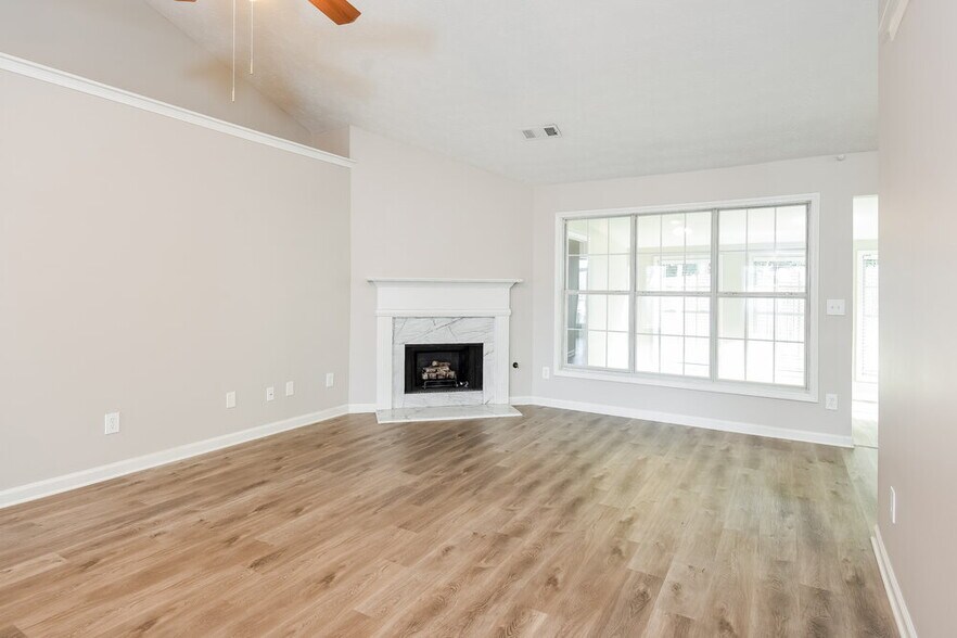 Building Photo - 990 Lendl Ln
